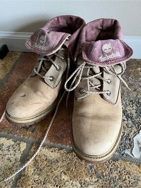 Timberland Beige Leather Fold-Down Boots with Pink Floral Cuff